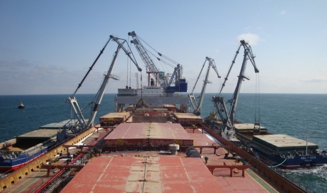 ship to ship transshipment at anchorage