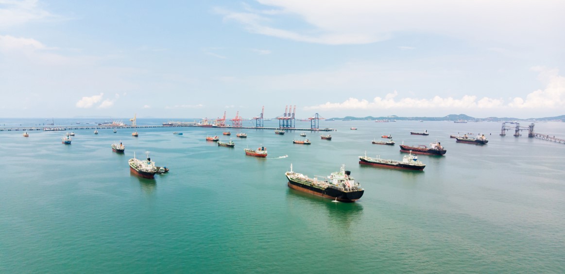 fast ships handling in port